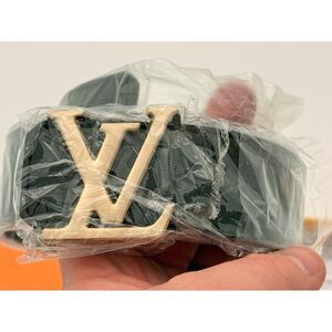 Louis Vuitton LV Initials Belt Black Leather 105cm w/ Box & dust bag